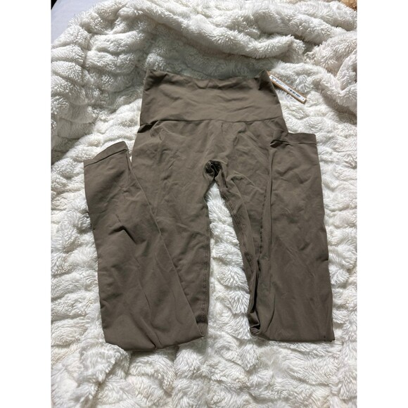 SKIMS Soft Seamless Smoothing Leggings - Truffle - Picture 6 of 7